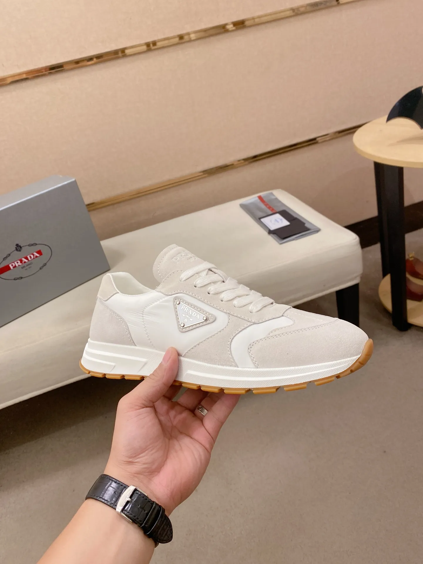 Men's Men's Shoes 💰 620💰 ✔️✔️✔️High version High-quality new PRADA (Prada) counters are launched simultaneously. The new men's shoes and 😘fabrics are selected from first-layer cowhide fabrics. Lining: Imported cowhide leather lining. 👍🏿High-end☄️Open-molded non-slip rubber outsole, exquisite lines, simple and elegant, comfortable and high-end for leisure travel. Code number: 38 to 45